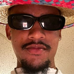 Meet your Posher, Christopher